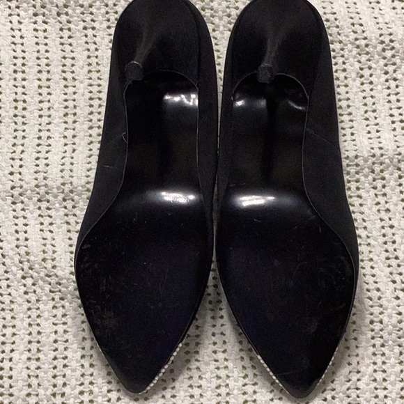 Black heels with crystal toe accents - Picture 4 of 6